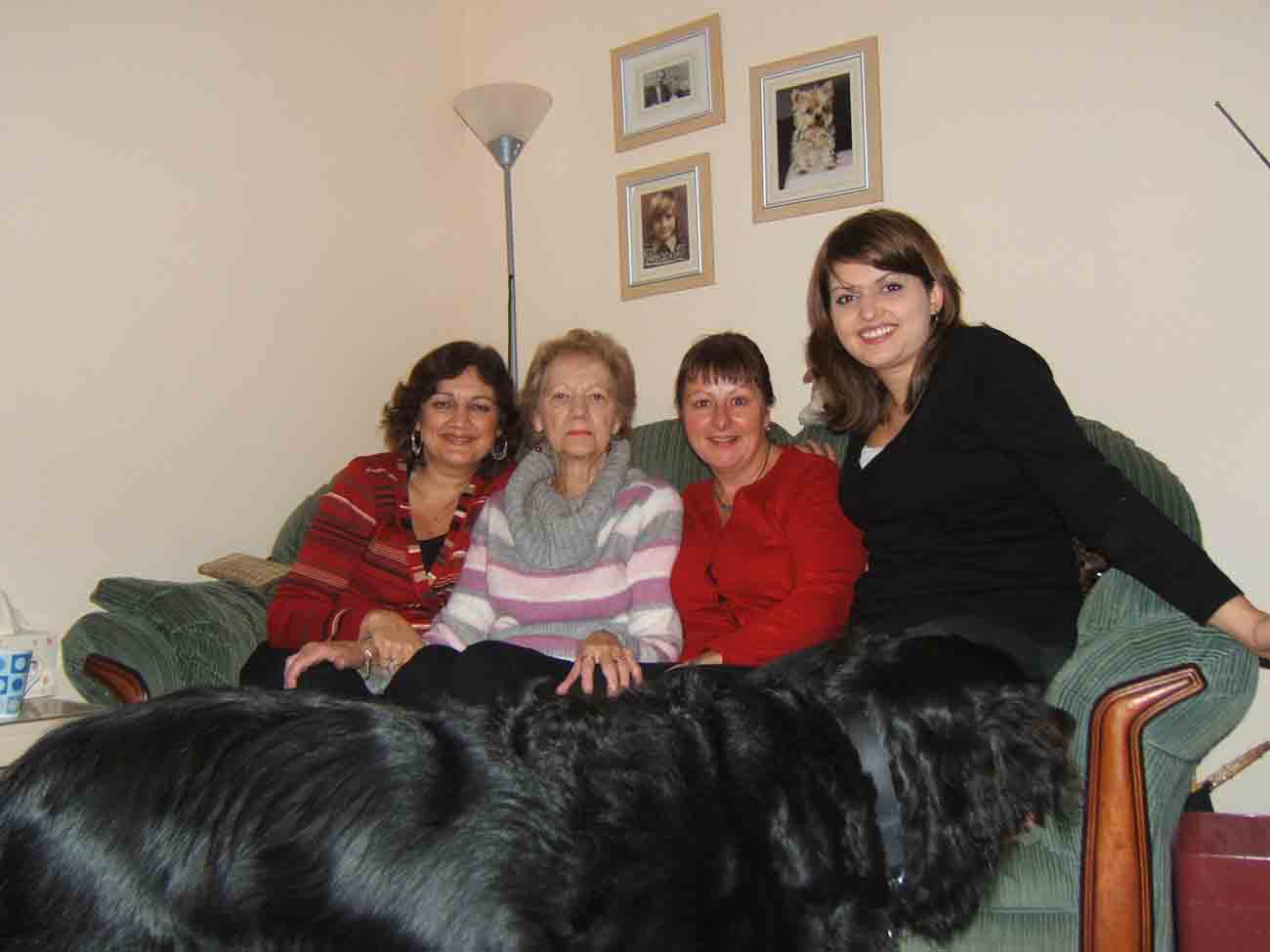 Visit to see my mum on 18/1/07, L -> R Ruth, Mum, Lesley and Hannah